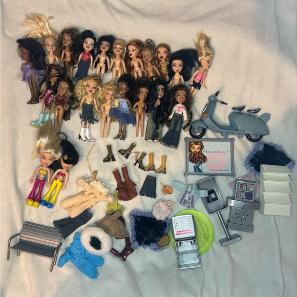 Mini Bratz Lot - Picture 1 of 6